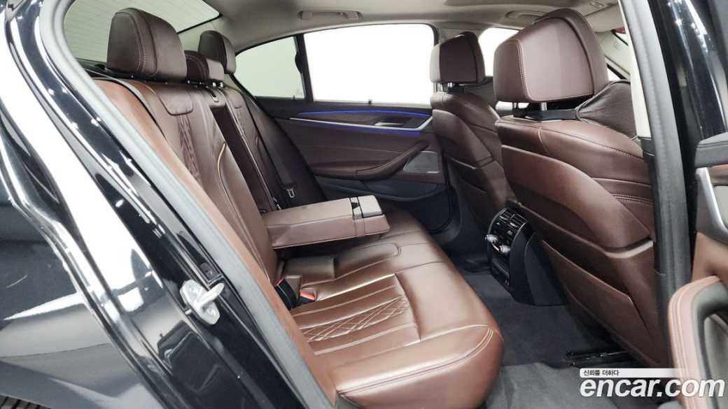 BMW 5-Series 530i Luxury, 2022