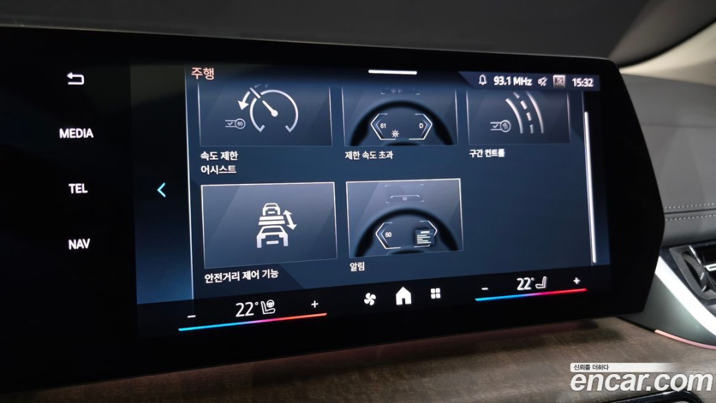 BMW 2-Series 220i Luxury, 2024