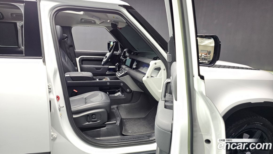Land Rover Defender 110 D250 SE, 2023