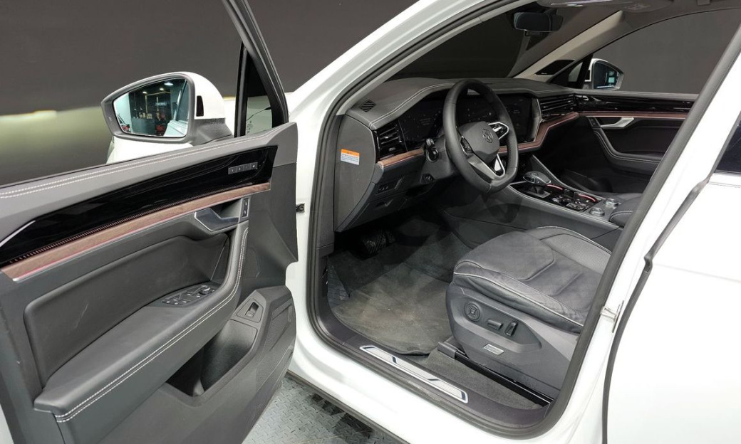 Volkswagen Touareg 3.0 TDI Prestige, 2024