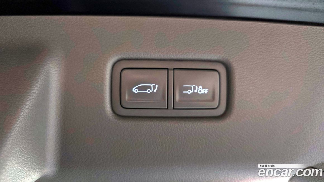 Hyundai Staria 4WD Lounge 7-Seater, 2023