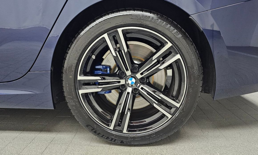 BMW 3-Series 320i M Sport, 2025