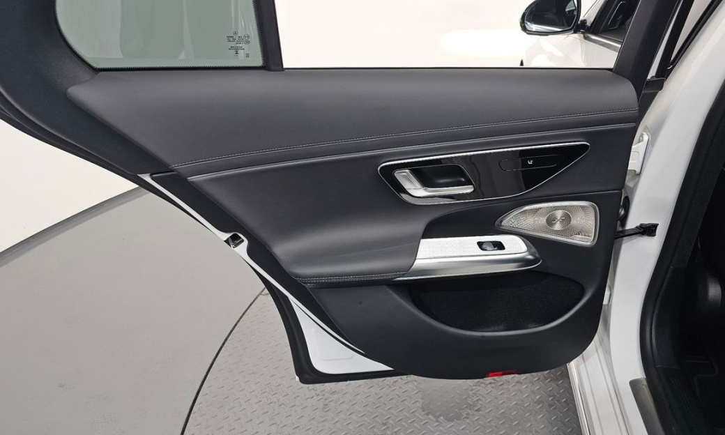 Mercedes-Benz E-Class E300 4MATIC AMG Line, 2025