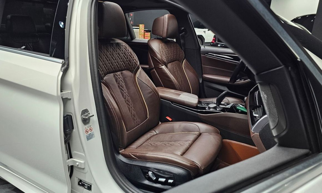 BMW 5-Series 530i M Sport Package, 2023