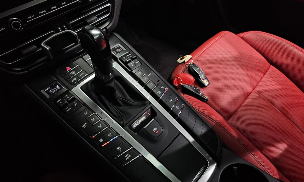 Porsche Macan 2.0, 2021