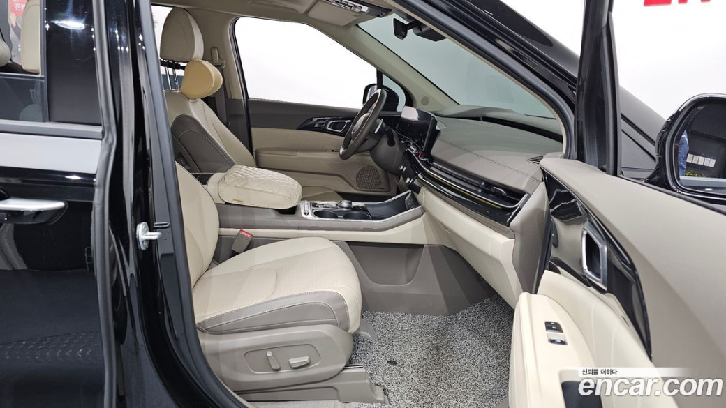 Kia Carnival 9-Seater Signature, 2024