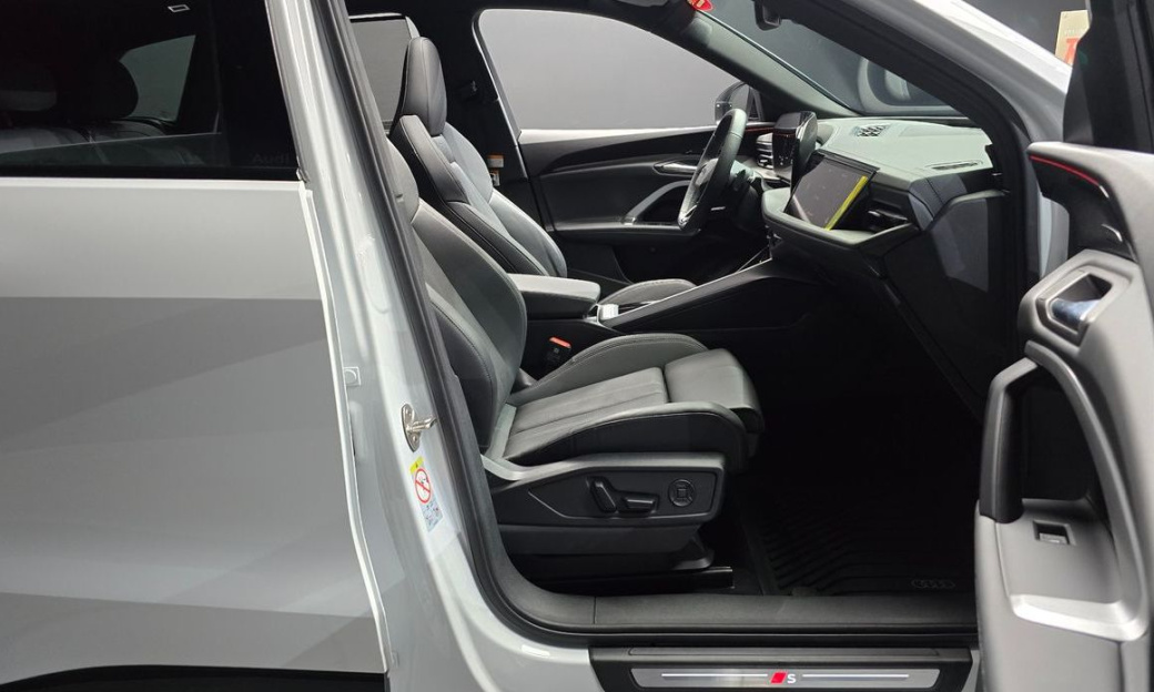 Audi Q5 40 TDI Quattro S Line Black Edition, 2025