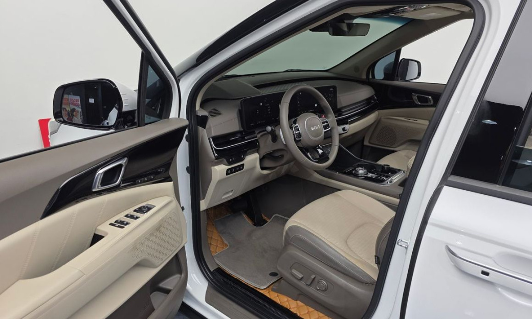 Kia Carnival 7-Seater Signature, 2024