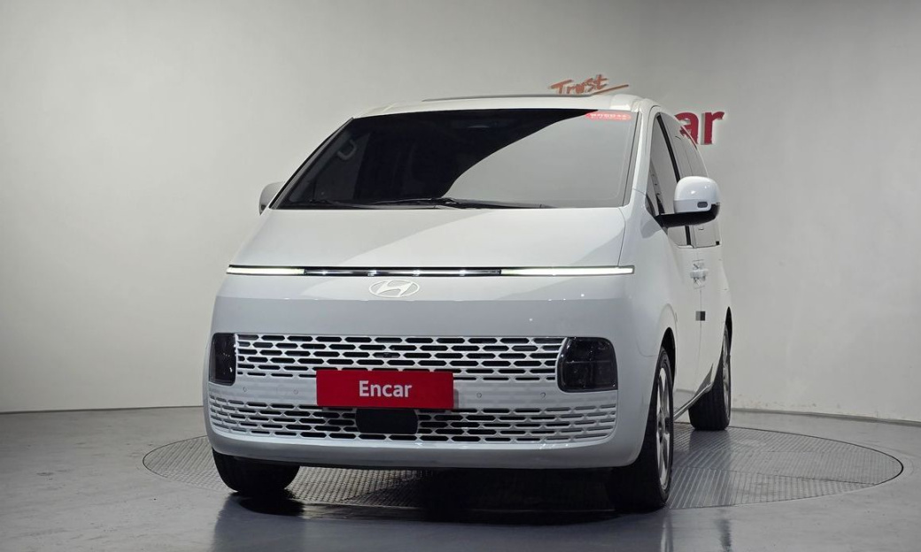 Hyundai Staria Tourer 11-Seater, 2025