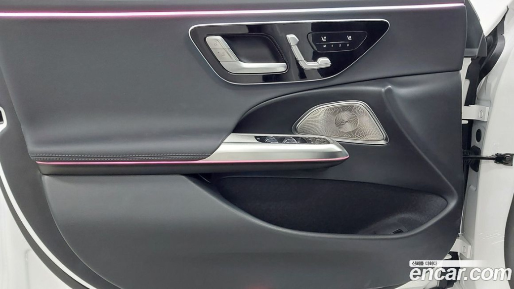 Mercedes-Benz E-Class E300 4MATIC Exclusive, 2025