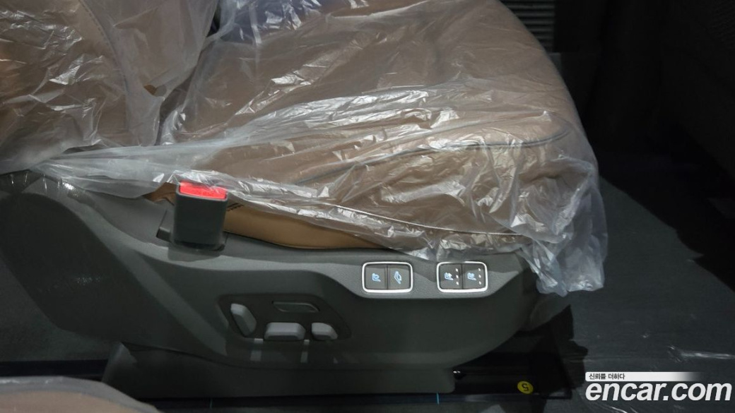 Hyundai Staria 4WD Lounge 7-Seater, 2025