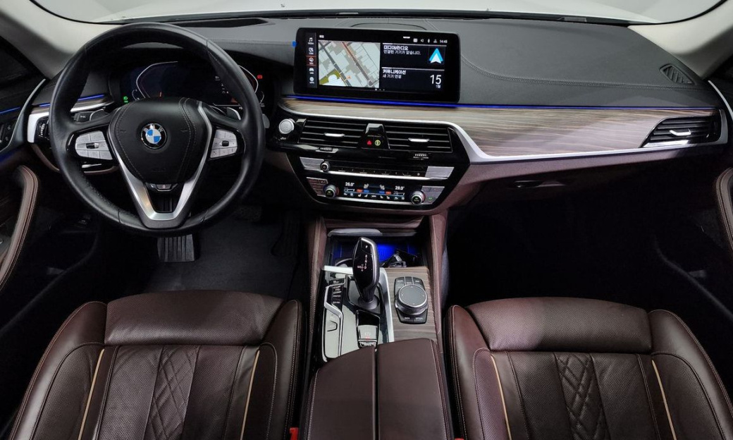 BMW 5-Series 530i Luxury, 2023