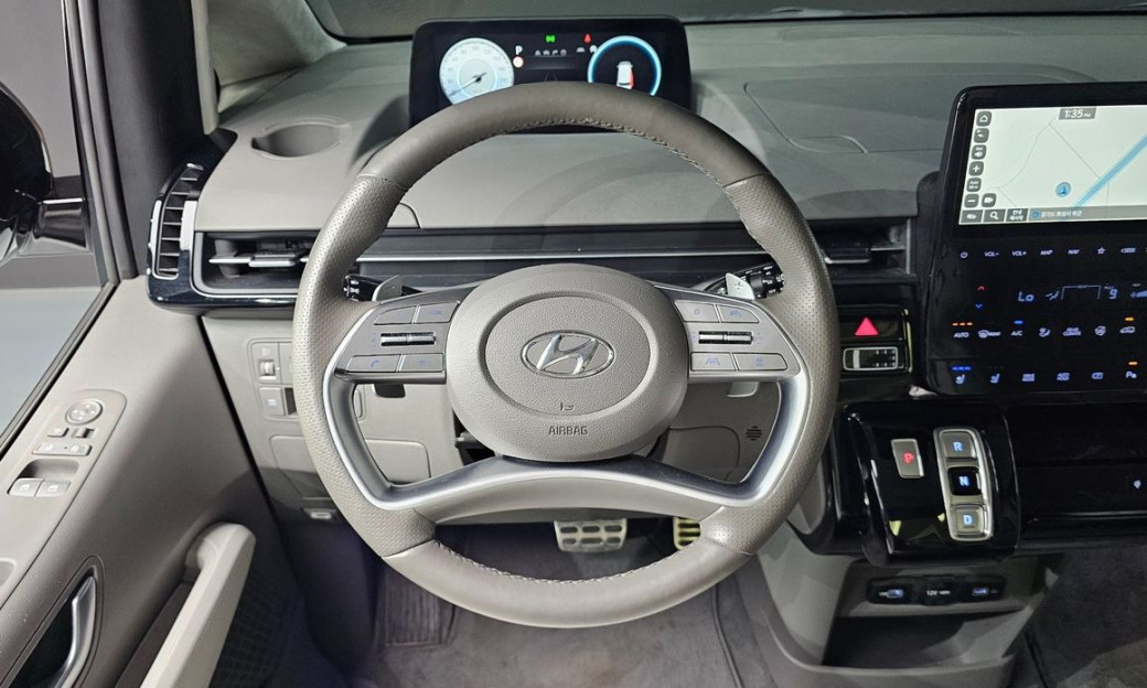 Hyundai Staria 4WD Lounge 9-Seater, 2023