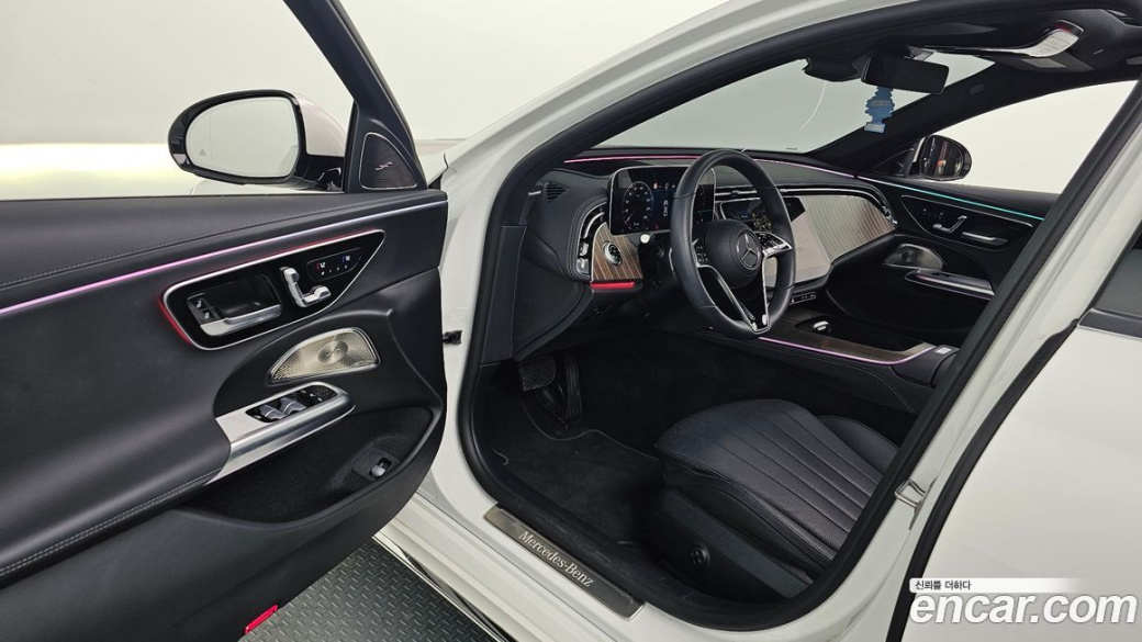Mercedes-Benz E-Class E300 4MATIC Exclusive, 2024