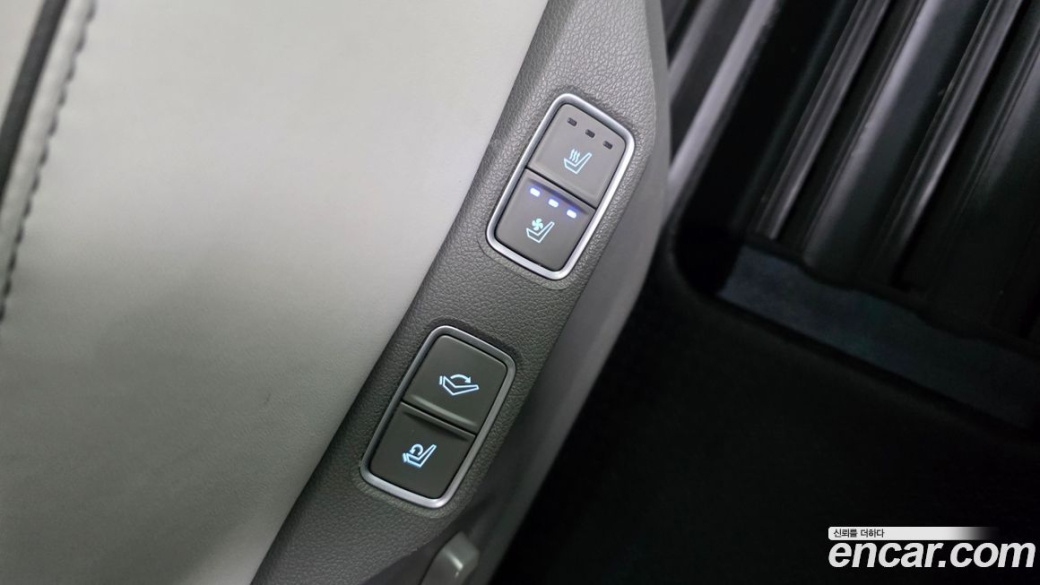Hyundai Staria 4WD Lounge 7-Seater, 2023