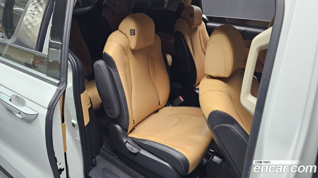 Kia Carnival 9-Seater Signature, 2023