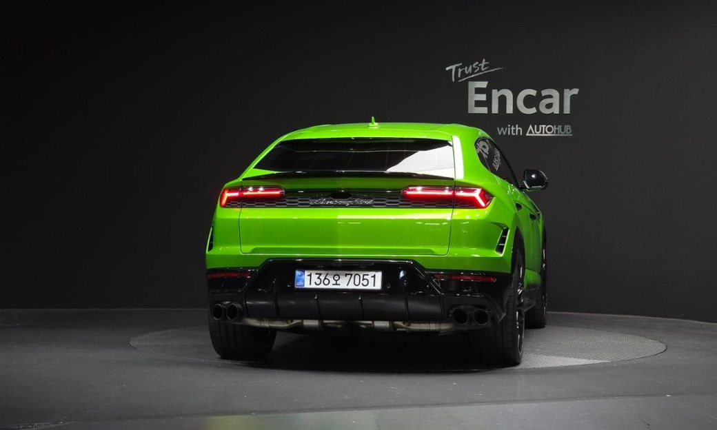 Lamborghini Urus 4.0 V8 SE, 2025