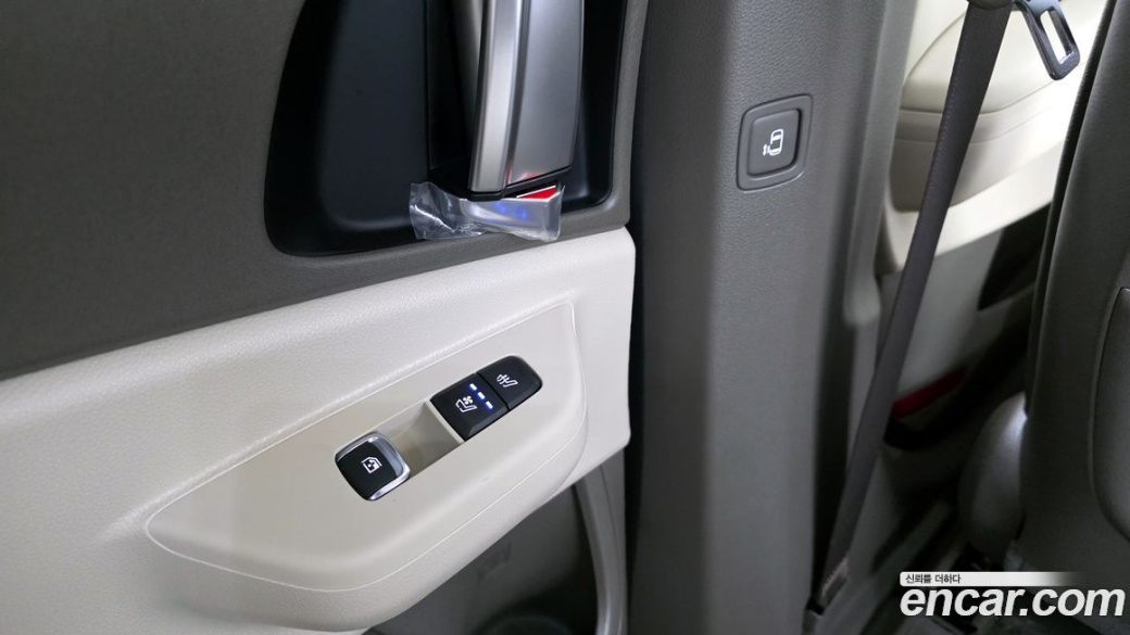 Kia Carnival 7-Seater Outdoor, 2025