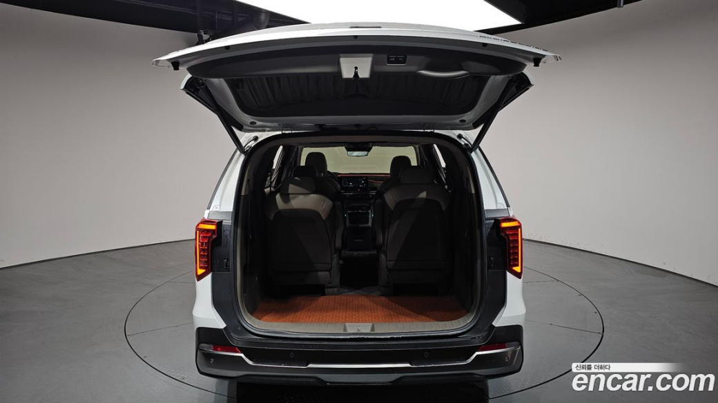 Kia Carnival 9-Seater Hi Limousine, 2024