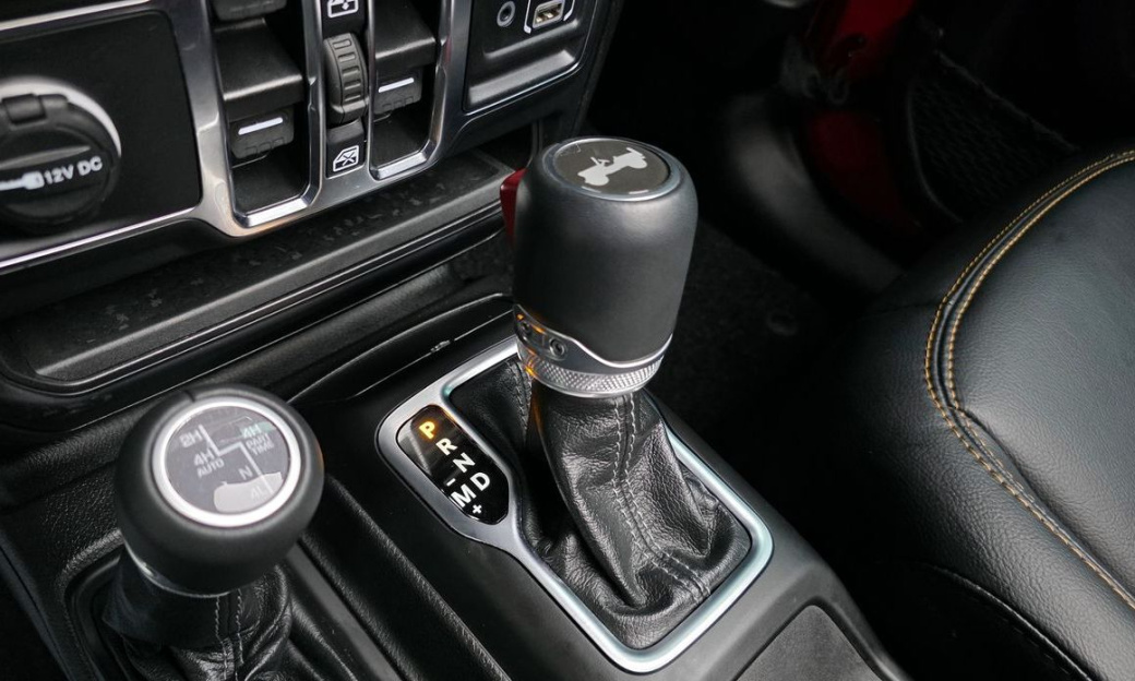 Jeep Wrangler 2.0 Sahara Power Top 4Door, 2024