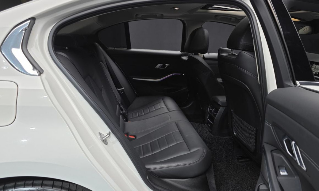 BMW 3-Series 320d Luxury, 2022