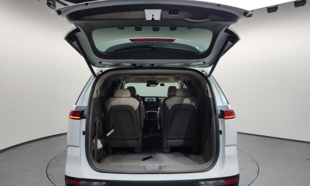 Kia Carnival 9-Seater Signature, 2023