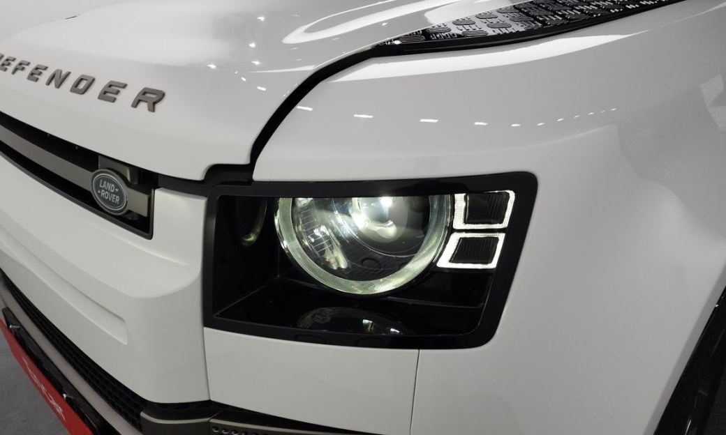 Land Rover Defender 110 P300 X-Dynamic SE, 2024