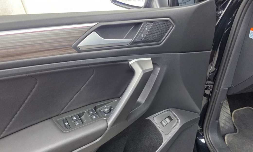 Volkswagen Tiguan 2.0 TSI Prestige, 2024