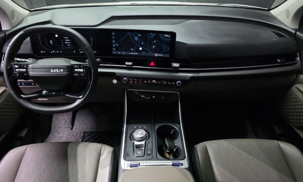 Kia Carnival 9-Seater Prestige, 2025