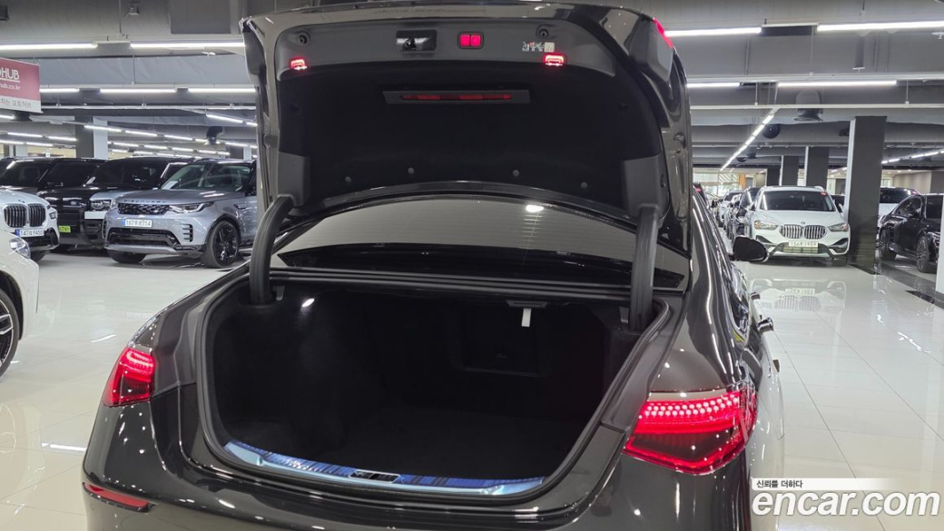 Mercedes-Benz S-Class S350 d 4MATIC, 2025