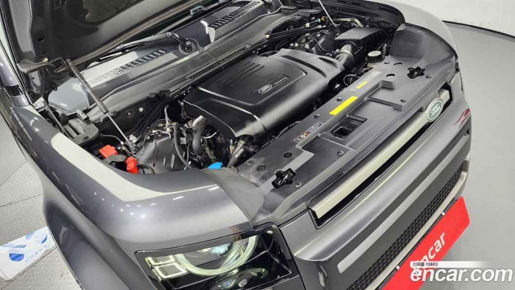 Land Rover Defender 110 P300 X-Dynamic SE, 2024