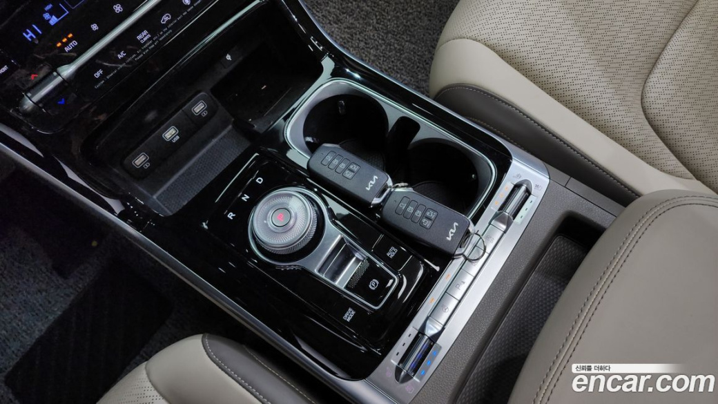 Kia Carnival 7-Seater Signature, 2023