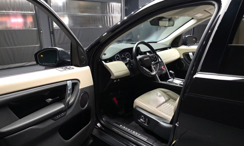 Land Rover Discovery Sport P250 SE, 2022