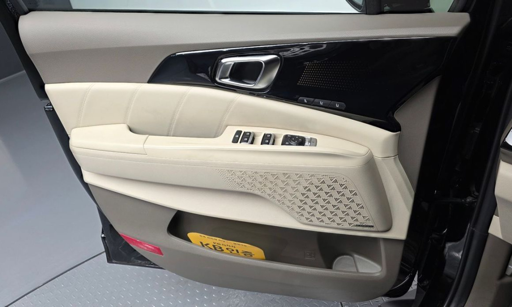 Kia Carnival 9-Seater Gravity, 2025