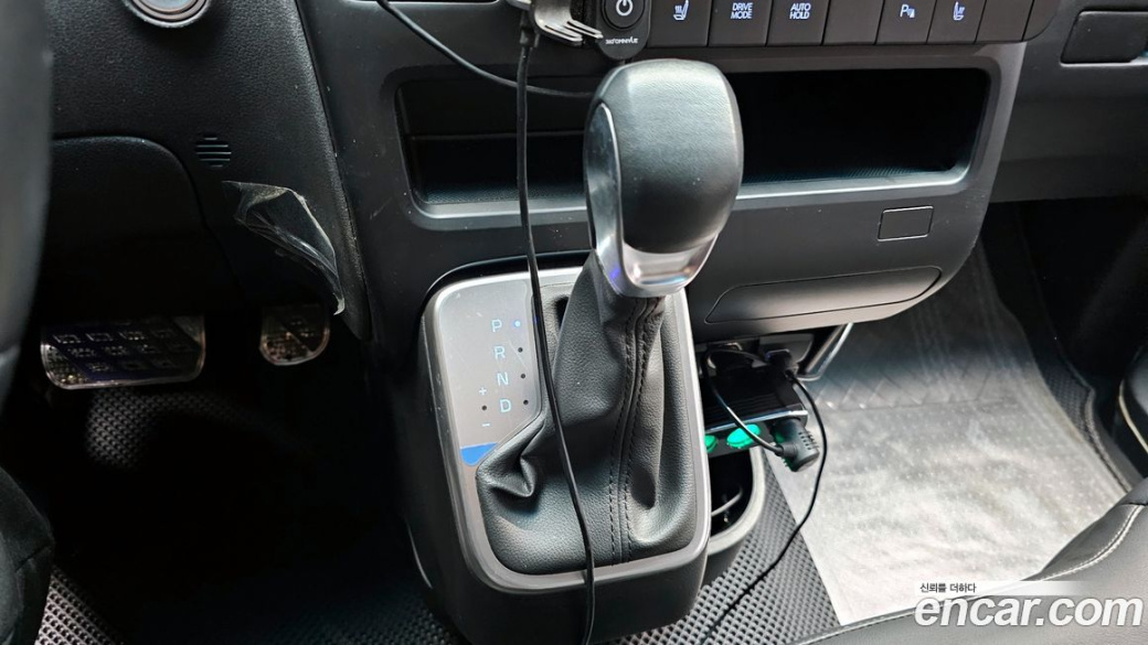 Hyundai Staria 4WD Tourer 9-Seater, 2025