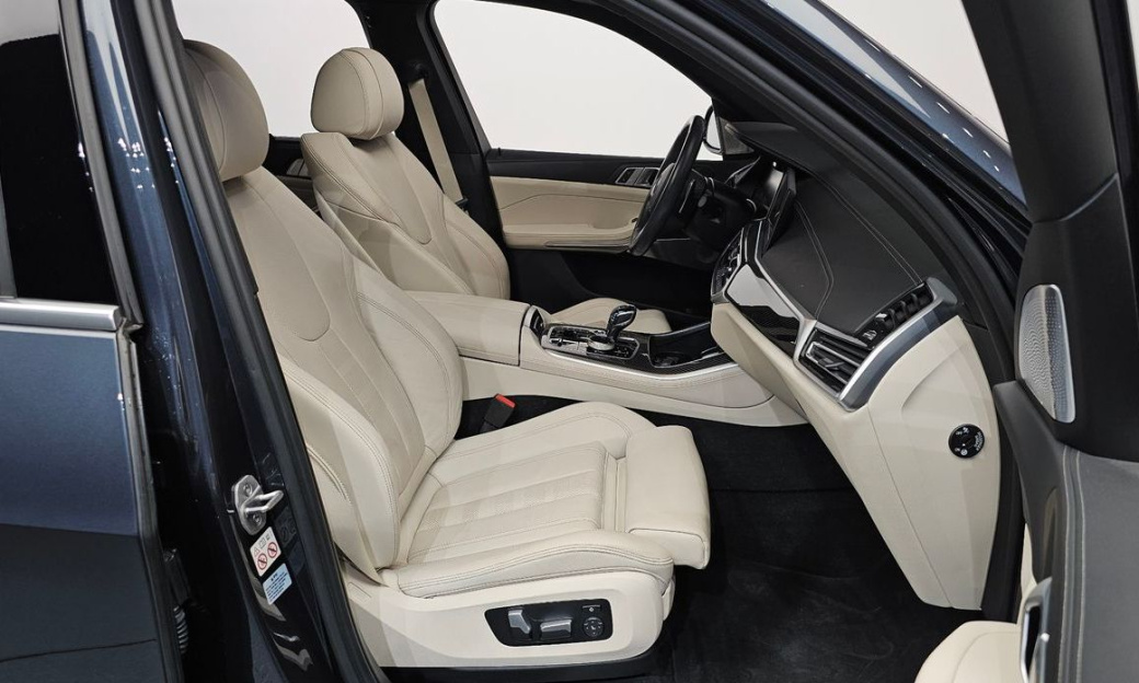 BMW X5 M50i, 2022