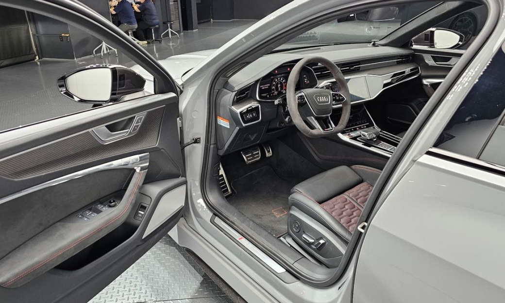 Audi RS6 4.0 TFSI Quattro Avant Performance, 2025