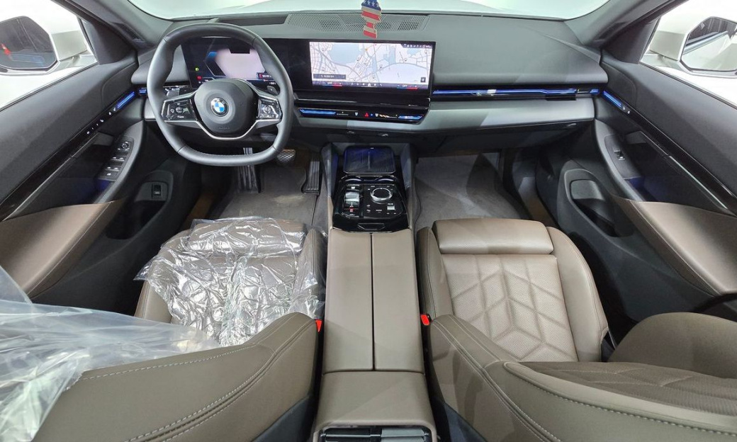 BMW 5-Series 520i, 2024