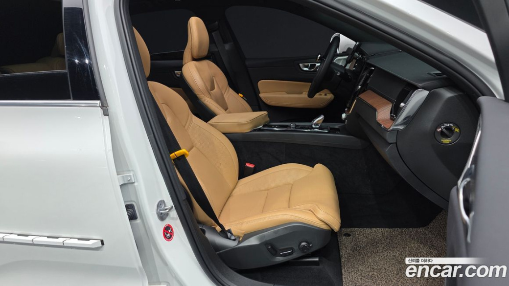 Volvo XC60 B6 Ultimate Bright, 2024