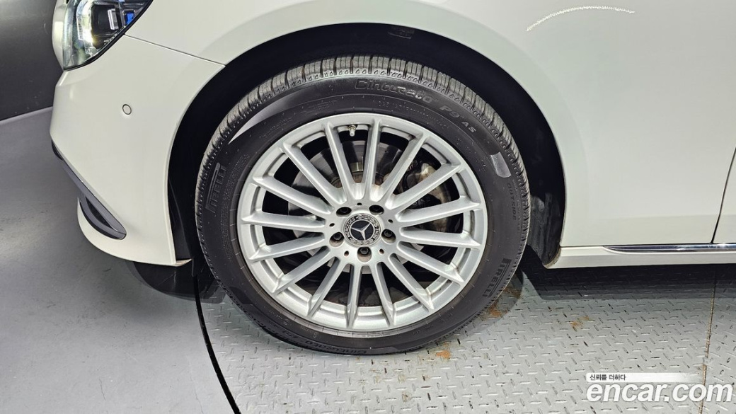 Mercedes-Benz E-Class E220d 4MATIC Exclusive, 2023