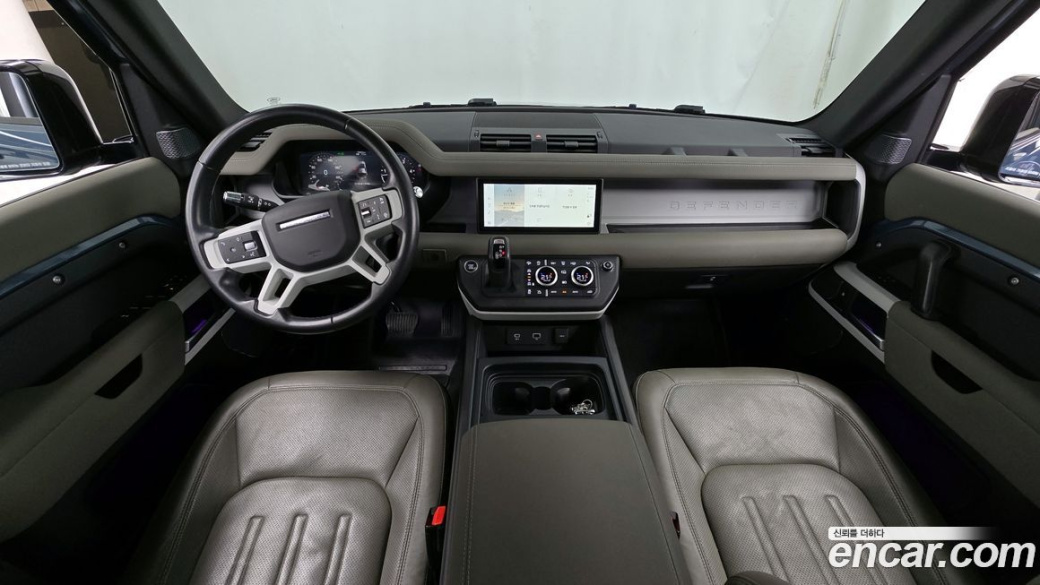 Land Rover Defender 110 D250 SE, 2022