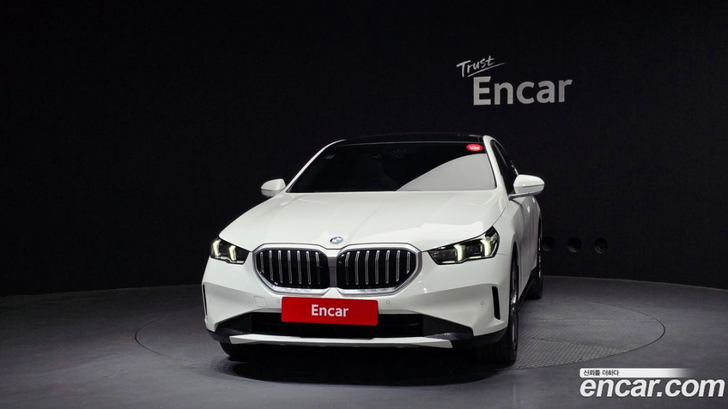 BMW 5-Series 520i, 2025