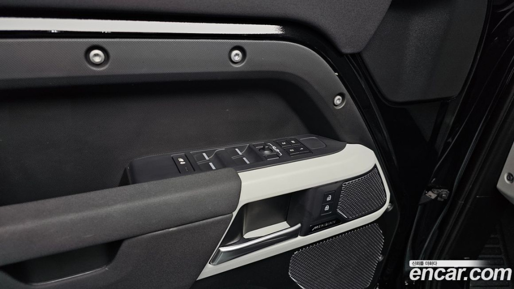 Land Rover Defender 110 D250 SE, 2023
