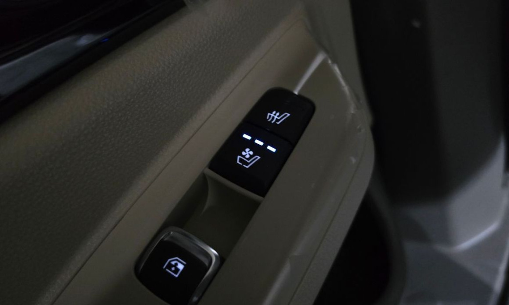 Kia Carnival 7-Seater Signature, 2024