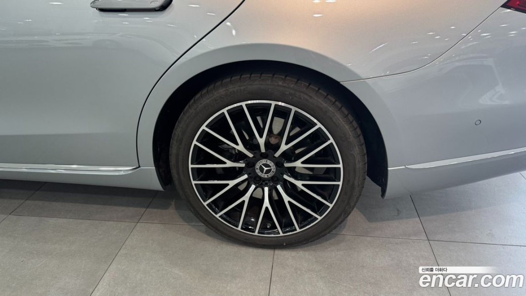 Mercedes-Benz S-Class S580L 4MATIC, 2025