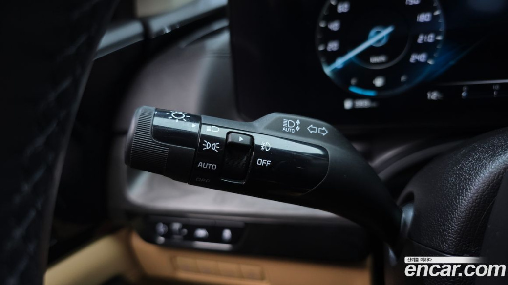 Kia Carnival 9-Seater Signature, 2023