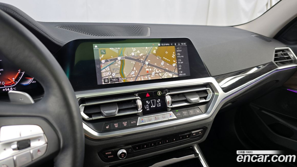 BMW 3-Series 320i Luxury, 2022