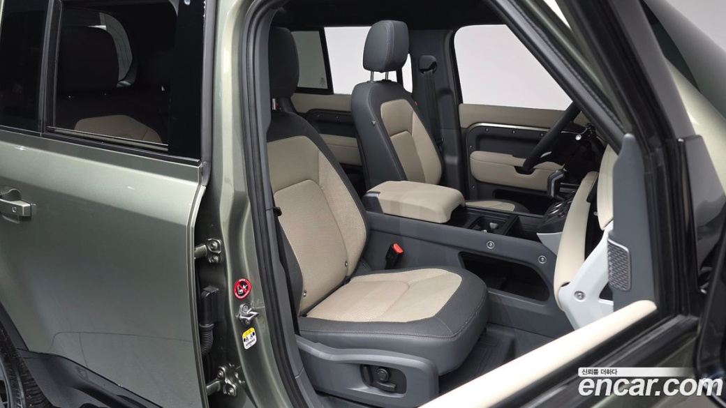 Land Rover Defender 110 P300 X-Dynamic SE, 2023