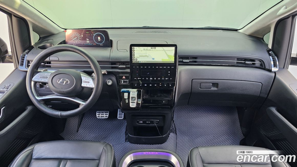 Hyundai Staria 4WD Lounge 9-Seater, 2022