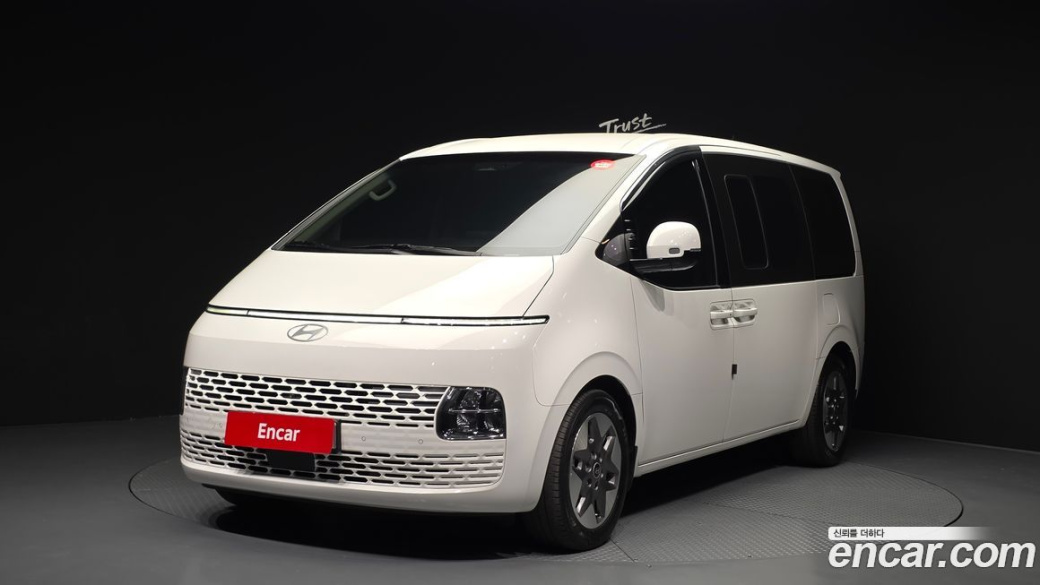 Hyundai Staria 4WD Tourer 9-Seater, 2025
